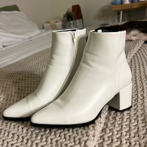 WHITE MADDEN GIRL BOOTIES